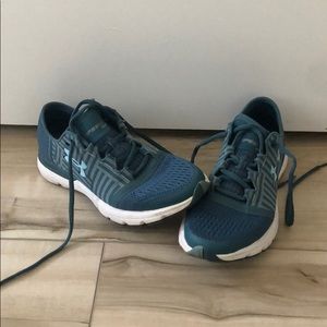 Under Armour Sneakers